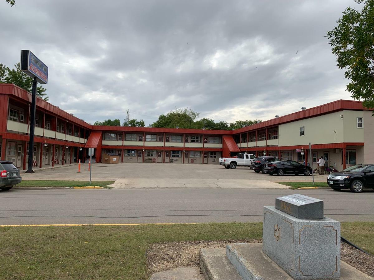 Dauphin Inn Express Exterior photo